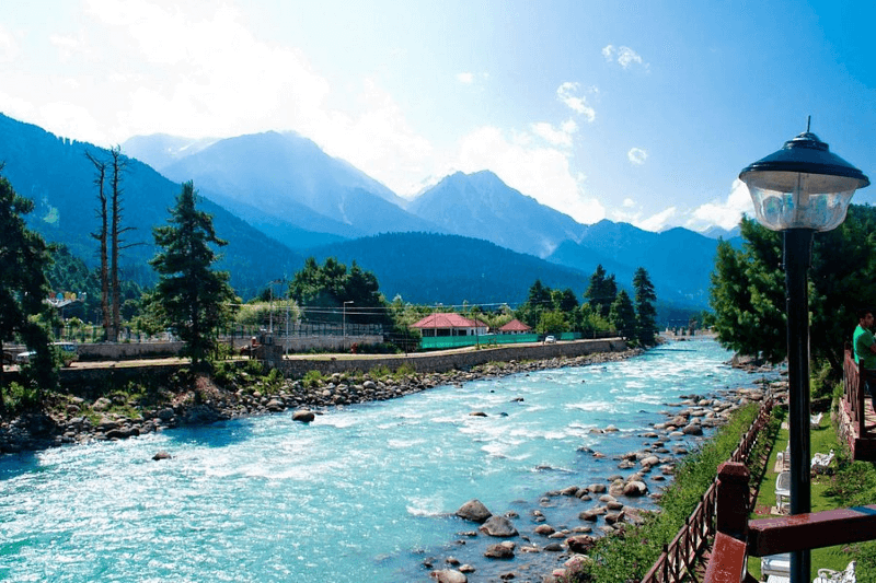 Top 5 Tourist Destinations in Jammu and Kashmir 