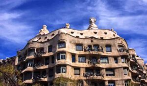 10 Unbelievable Buildings In the World