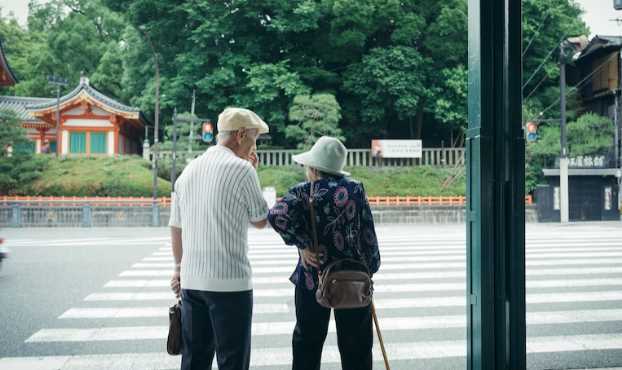 Warm and Polite Japanese couples