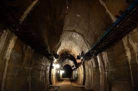 Labyrinth, underground tunnel
