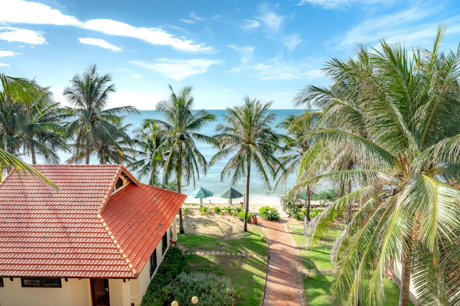 Saudi Hotels Show Strength While UAE Demand Sinks - Photo by Quang Nguyen Vinh on Pexels