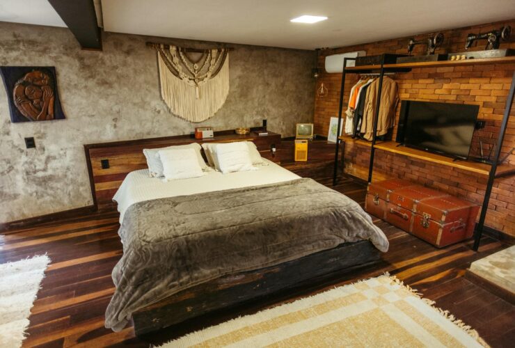 9 Airbnbs That Once Belonged to Legends Like Frank Sinatra, Elizabeth Taylor, and Jane Austen - Photo by Jonathan Borba on Pexels