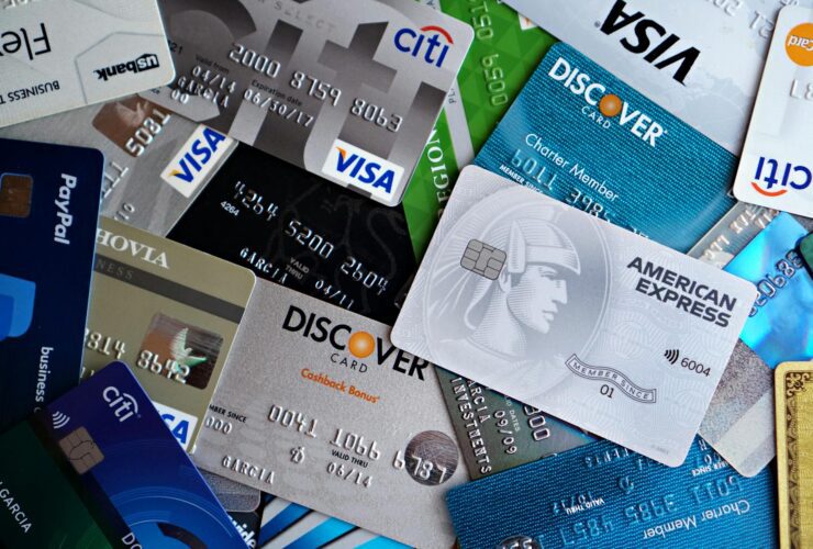 Which airline credit cards offer the best priority boarding perks? - Photo by DΛVΞ GΛRCIΛ on Pexels