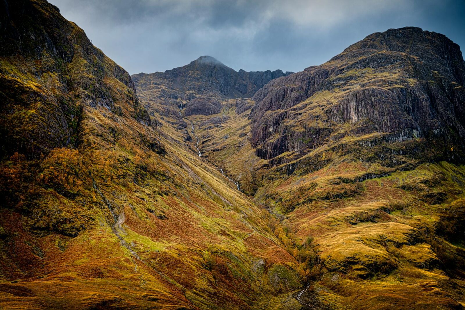 best places to visit in scotland - Photo by Robert Hacker on Pexels