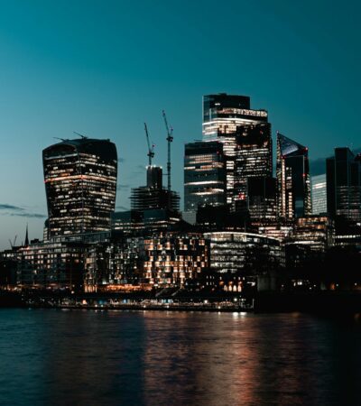 cheap flights london - Photo by Mario Spencer on Pexels