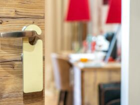 Google dramatically expands usefulness of its new hotel price tracking tool - Photo by Maria Kray on Pexels