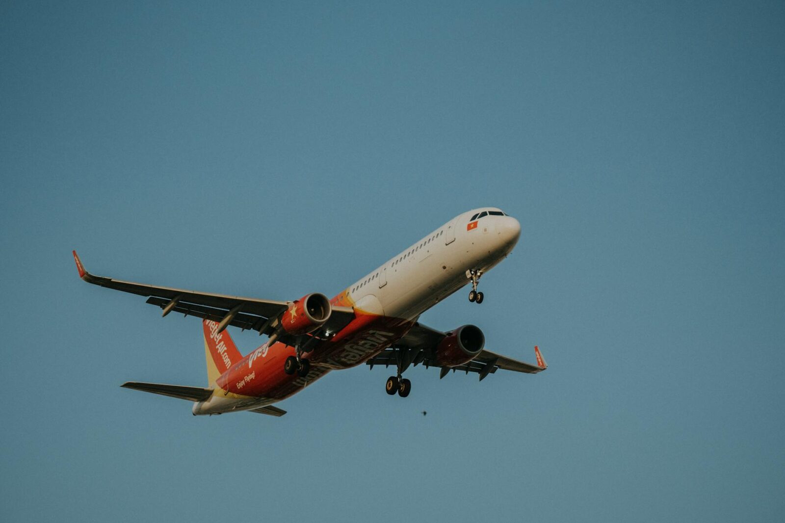 China’s Comac Lands Its Most Significant International Customer Yet - Photo by Văn Nguyễn Hoàng on Pexels