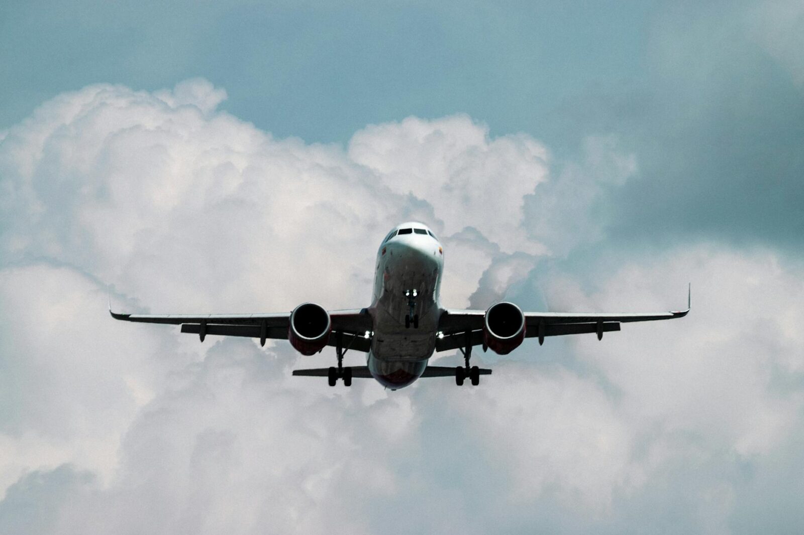 China’s Comac Lands Its Most Significant International Customer Yet - Photo by Daniel Pacheco on Pexels