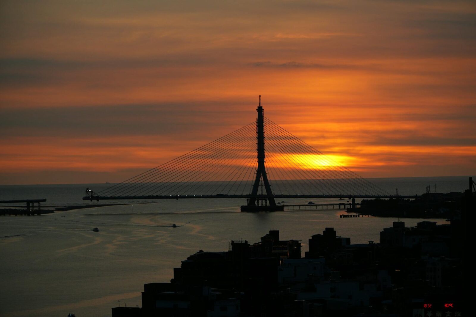 My Favorite Vacation Rental: A Glass Villa With Spectacular Views of Ireland's Coast - Photo by William Chen on Pexels