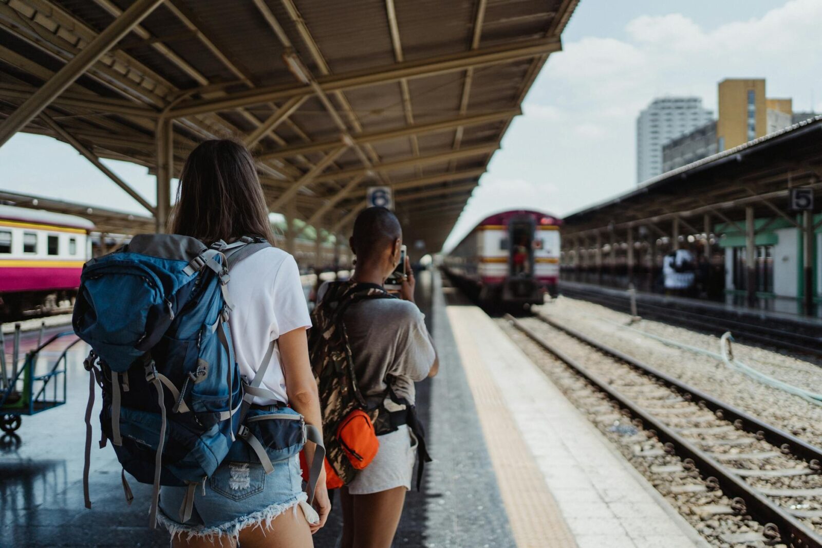 Budget Travel Hacks How to Travel the World on $50 a Day — Updated Guide - Photo by Ketut Subiyanto on Pexels