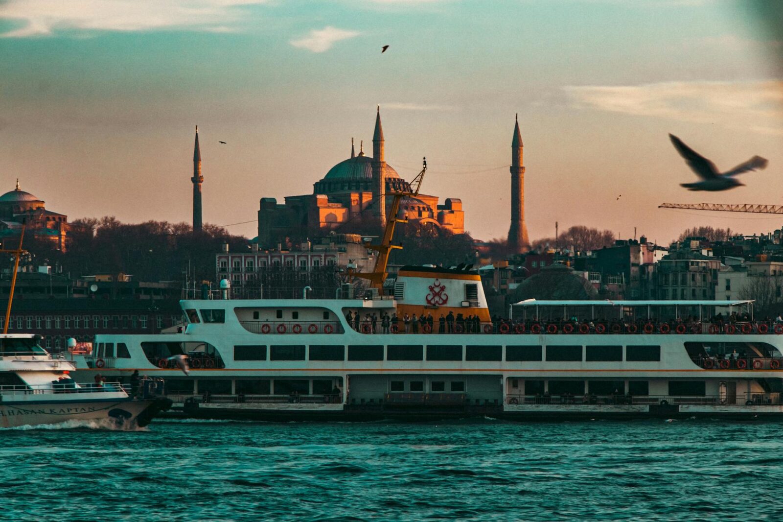48 Hours in Istanbul A Perfect Weekend Itinerary — Updated Guide - Photo by Burak Başgöze on Pexels