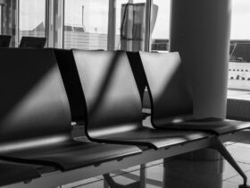 Best Travel Credit Cards for Free Airport Lounge Access 2026 - Photo by Surdu Horia on Pexels