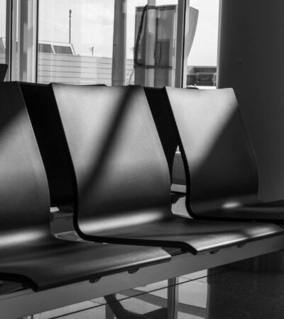 Best Travel Credit Cards for Free Airport Lounge Access 2026 - Photo by Surdu Horia on Pexels