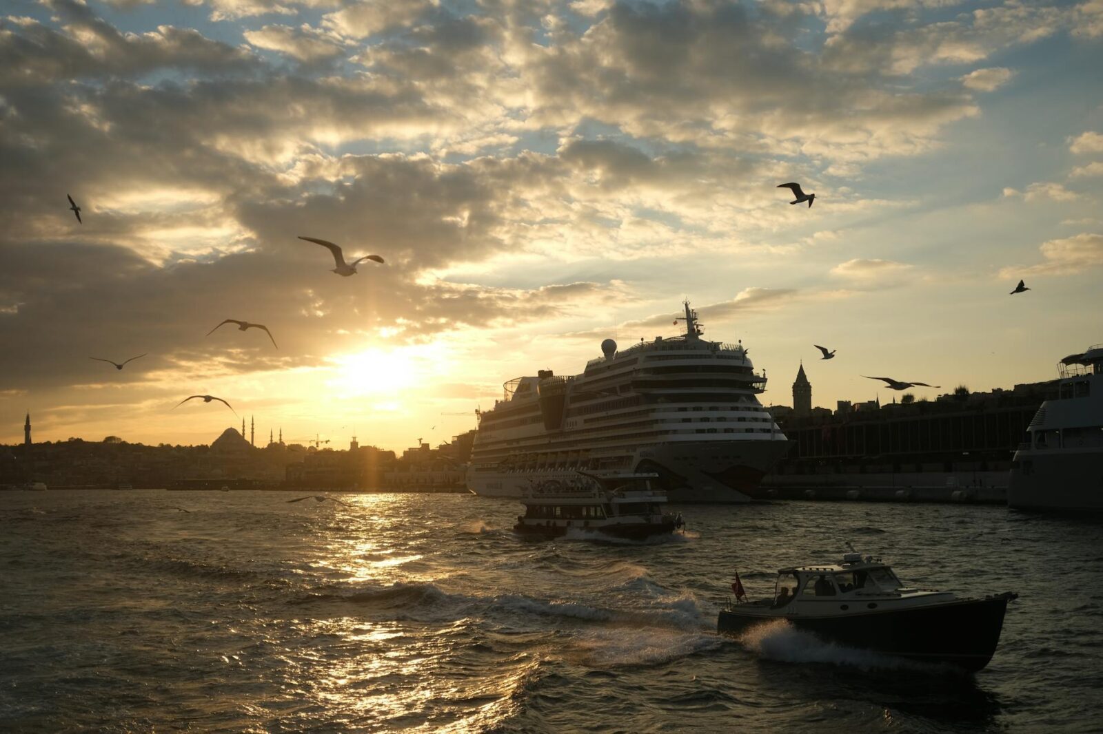 travel insurance cruise - Photo by Burak Arlı on Pexels