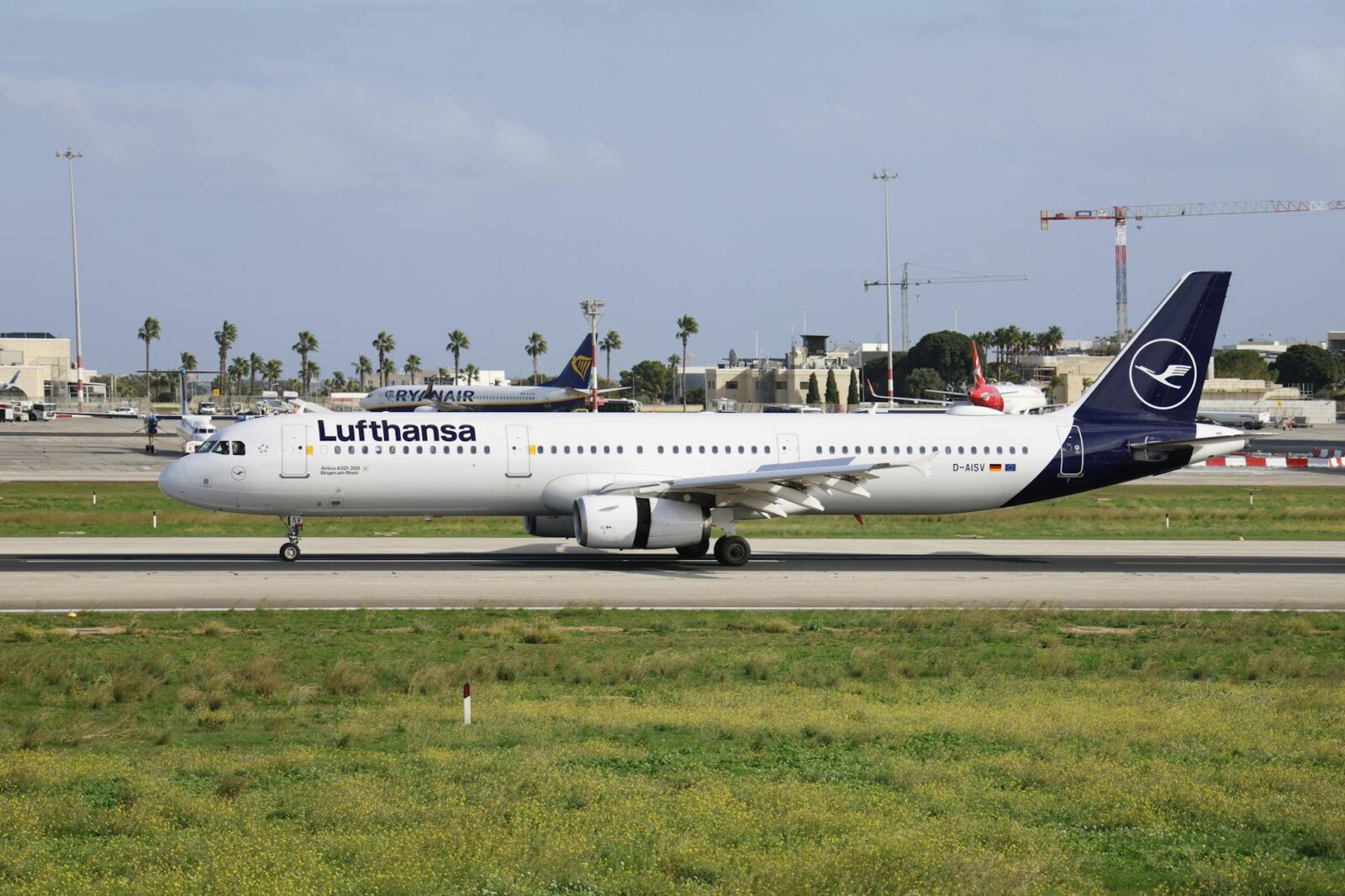 On Easter Monday: Lufthansa special flights will fly the routes of the inaugural flights - Photo by Andrew Cutajar on Pexels