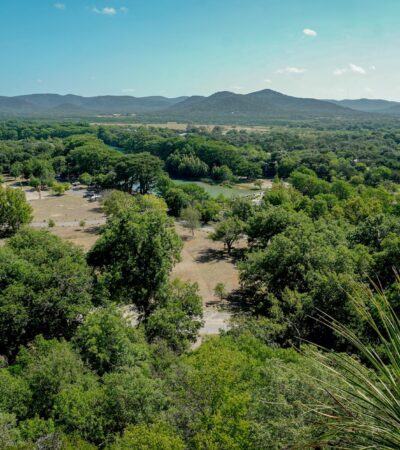 best hotels in texas hill country - Photo by Eddie O. on Pexels