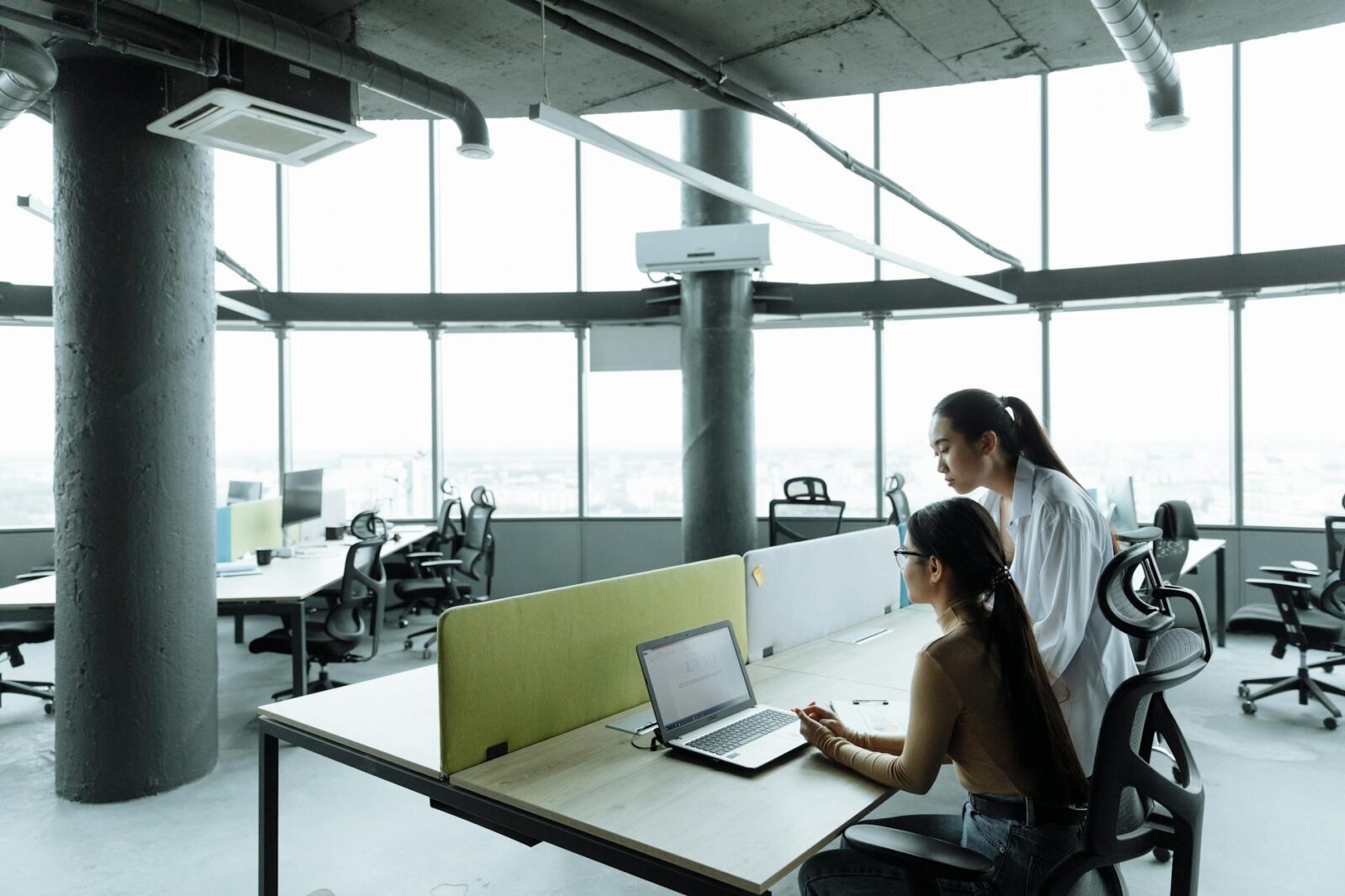 Amex Business Gold vs. Amex Business Platinum: Which premium business card is right for you? - Photo by Thirdman on Pexels