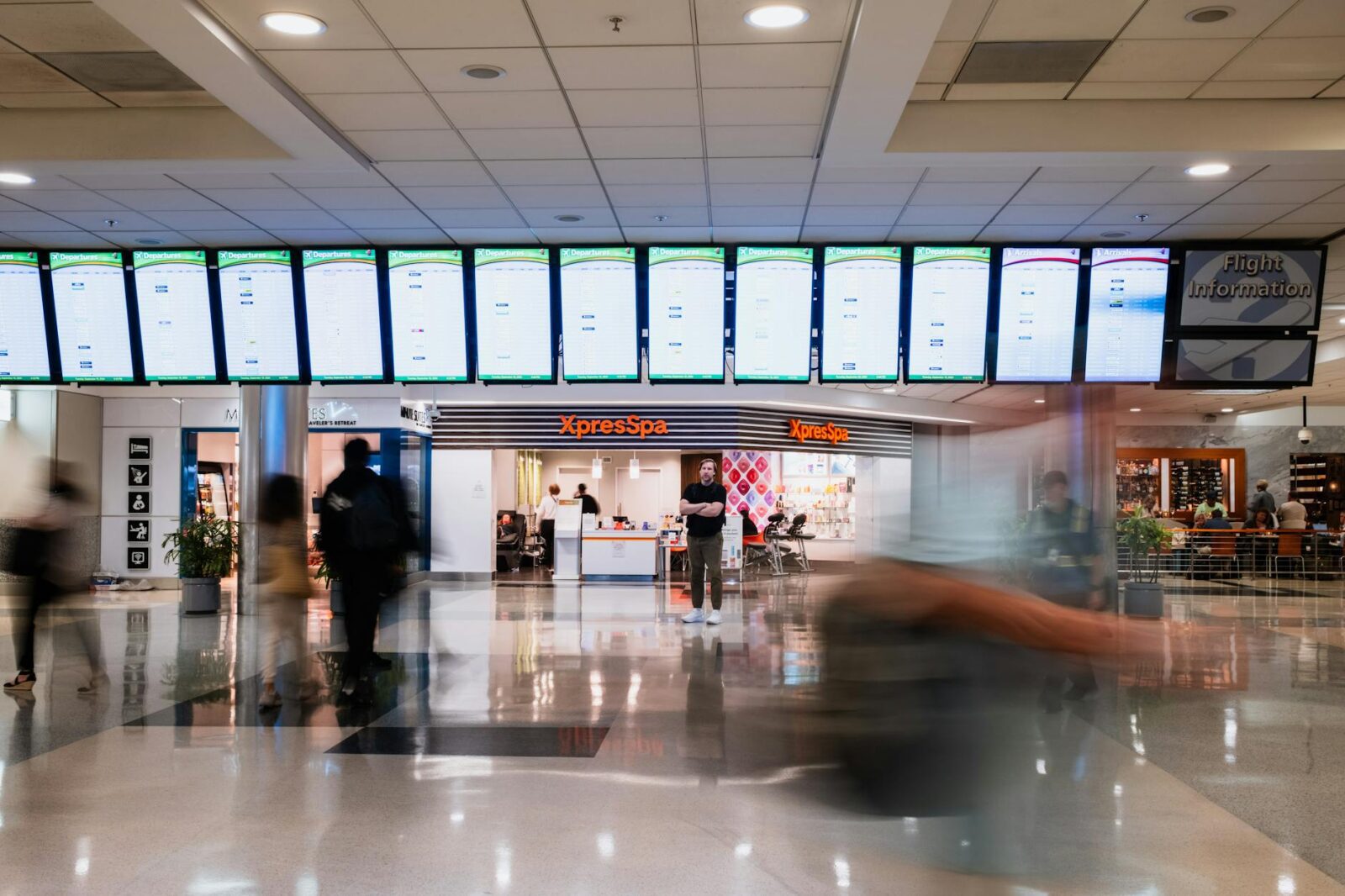 Chicago flight cuts coming: FAA orders airlines to reduce O'Hare schedules to cool turf war - Photo by Kelly on Pexels
