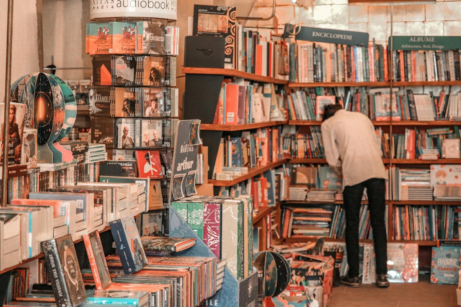 How I Travel: Emma Straub Has a Favorite Bookstore in Every City - Photo by GirlvsGlobe86 on Pexels