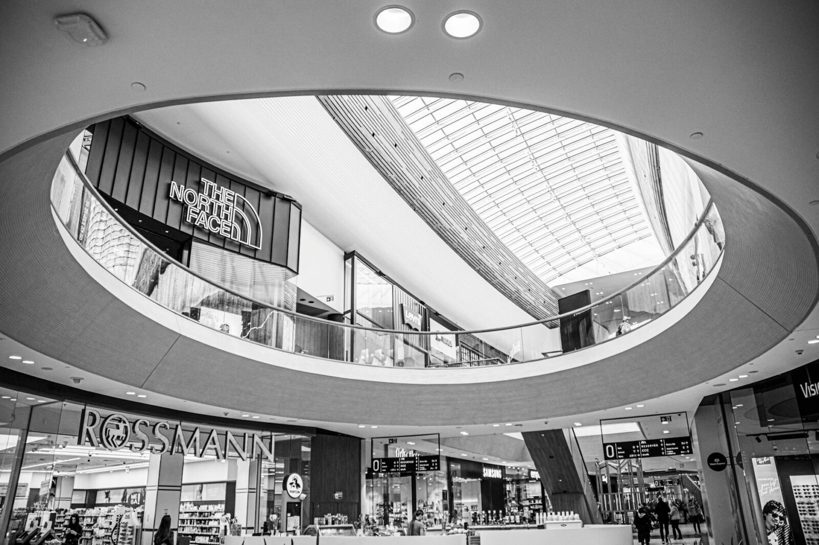 lulu stock - Photo by SHOX ART on Pexels