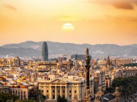 Deal of the day: Fly to Barcelona in premium economy for just 35,000 Atmos Rewards points - Photo by Aleksandar Pasaric on Pexels
