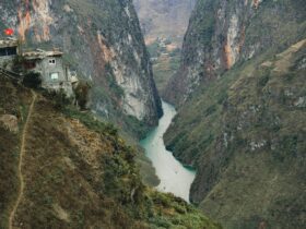 Overrated Tourist Traps and Where to Go Instead — Updated Guide - Photo by Hiếu Phạm Đức on Pexels