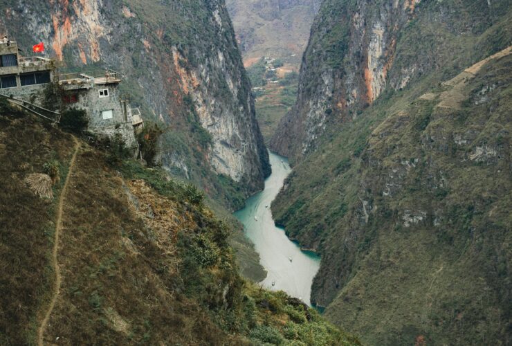 Overrated Tourist Traps and Where to Go Instead — Updated Guide - Photo by Hiếu Phạm Đức on Pexels