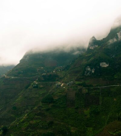 Overrated Tourist Traps and Where to Go Instead — Updated Guide - Photo by LiL Tian ( Blendarist ) on Pexels