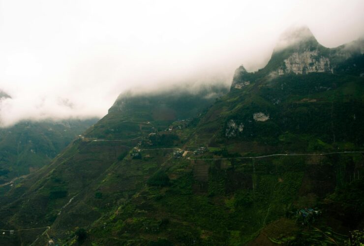 Overrated Tourist Traps and Where to Go Instead — Updated Guide - Photo by LiL Tian ( Blendarist ) on Pexels