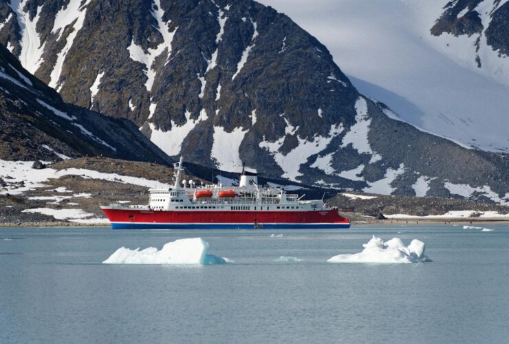 Alaska Cruise vs Caribbean Cruise Which Should You Choose - Photo by Gu Bra on Pexels