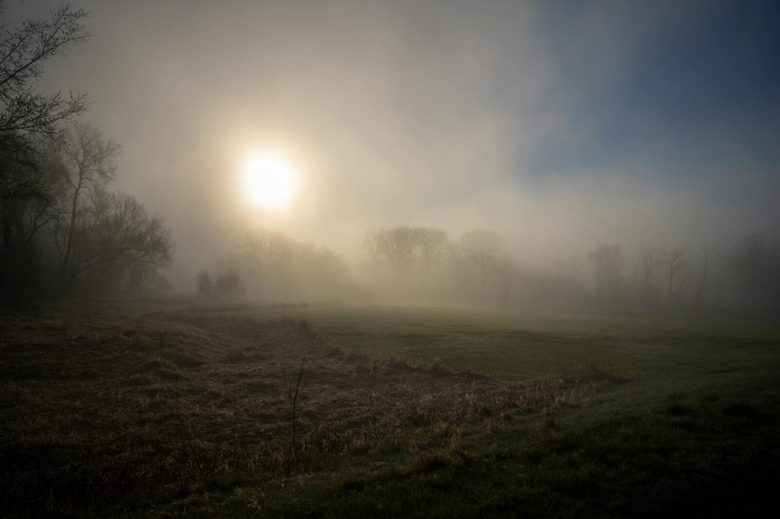 cheap flights to london - Photo by Tom Fisk on Pexels