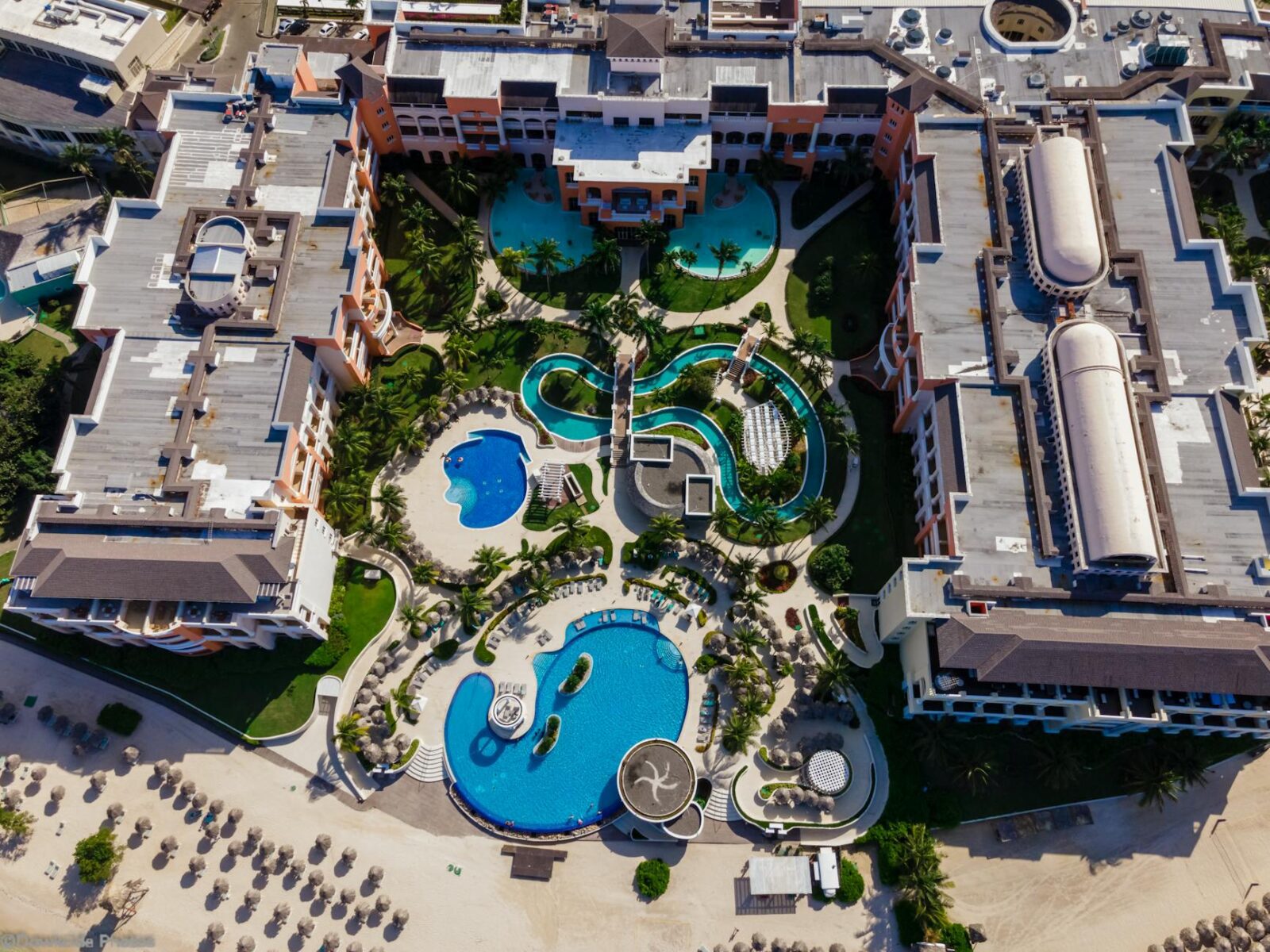 Wyndham Crosses 100-Hotel Mark in Mexico - Photo by Dre Dawkcide on Pexels