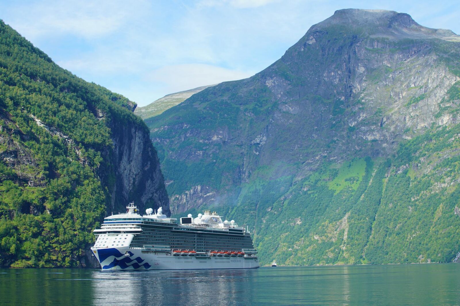 How a Cruise Line Cut Emissions by 90% on a 12-Day Voyage - Photo by Chuck Henjes on Pexels