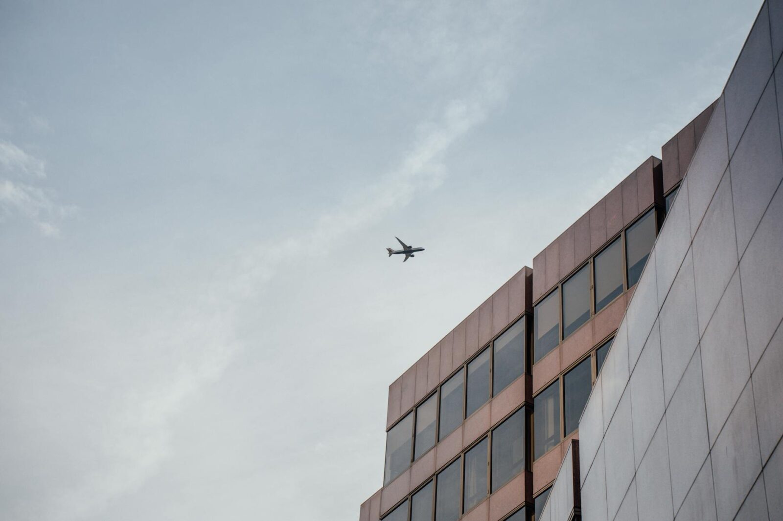cheap flights london - Photo by Andrea De Santis on Pexels