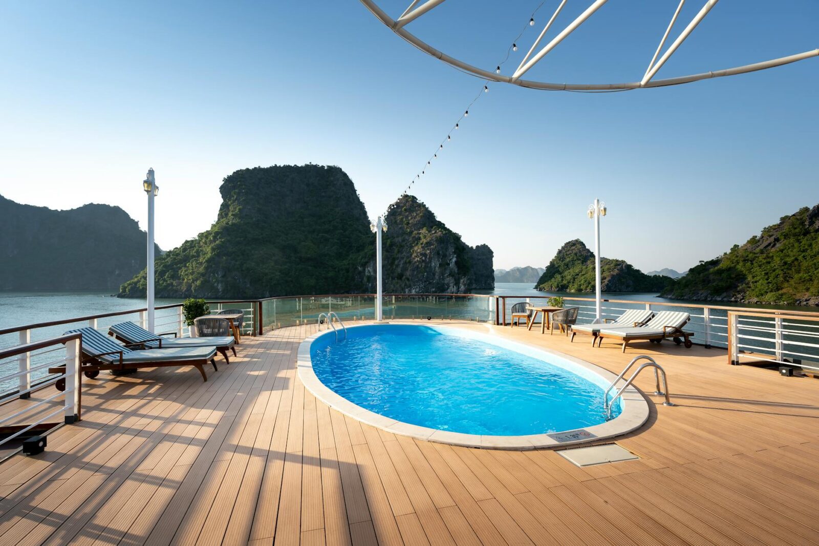 Chasing Whales and Sunsets Aboard Celebrity Solstice in Alaska - Photo by Quang Nguyen Vinh on Pexels