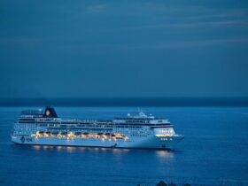 last minute cruise - Photo by Xavier Messina on Pexels