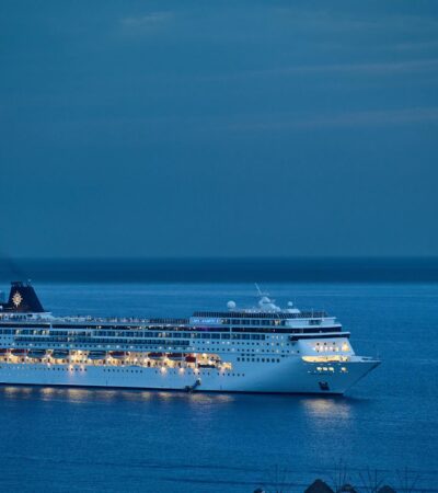 last minute cruise - Photo by Xavier Messina on Pexels