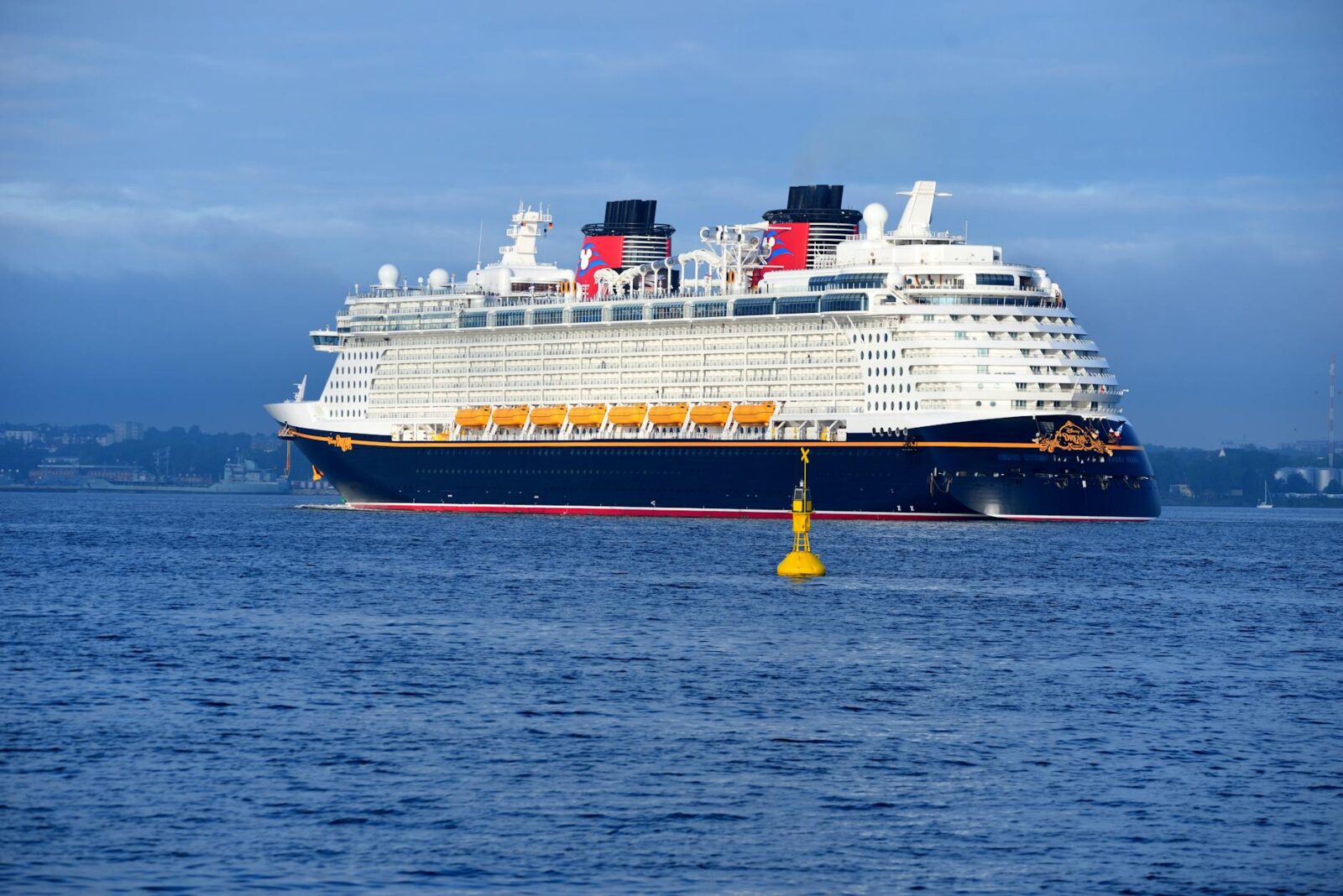 Royal Caribbean Posts Strong Q1 but Higher Fuel Prices Hit Profit Forecast - Photo by Hans-Jörg B. on Pexels