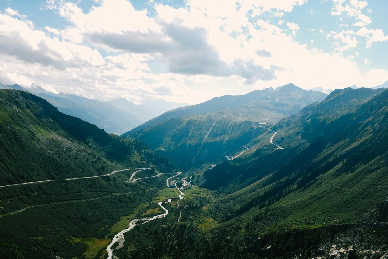 Annapurna Circuit vs Everest Base Camp Which Trek Is Right for You - Photo by Adrien Olichon on Pexels