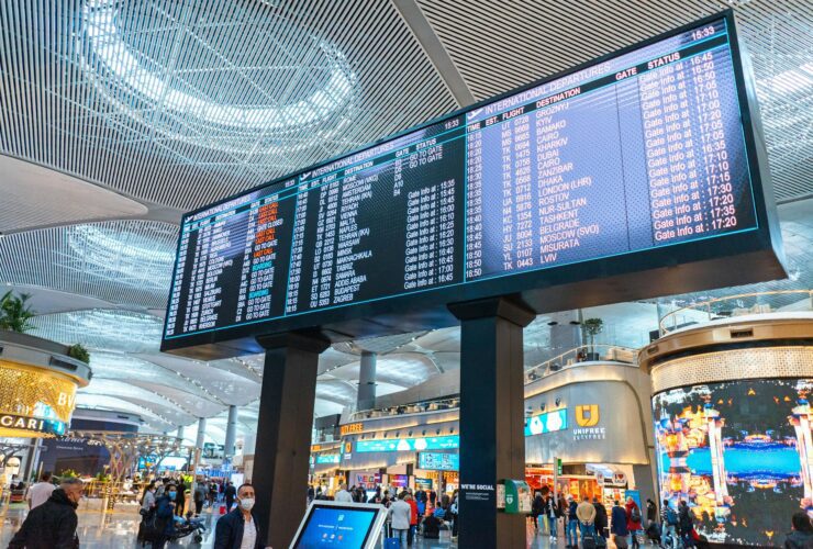 does travel insurance cover cancelled flights - Photo by Atlantic Ambience on Pexels