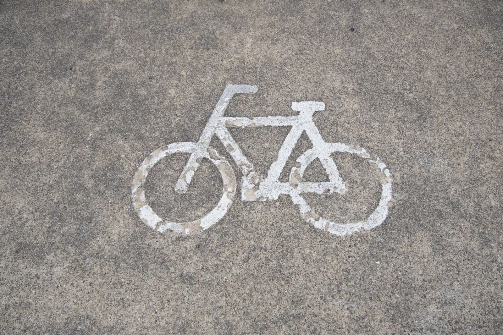 Cycling and walking boom with £4.5 billion for thousands of new routes and safer crossings - Photo by Tien Nguyen on Pexels
