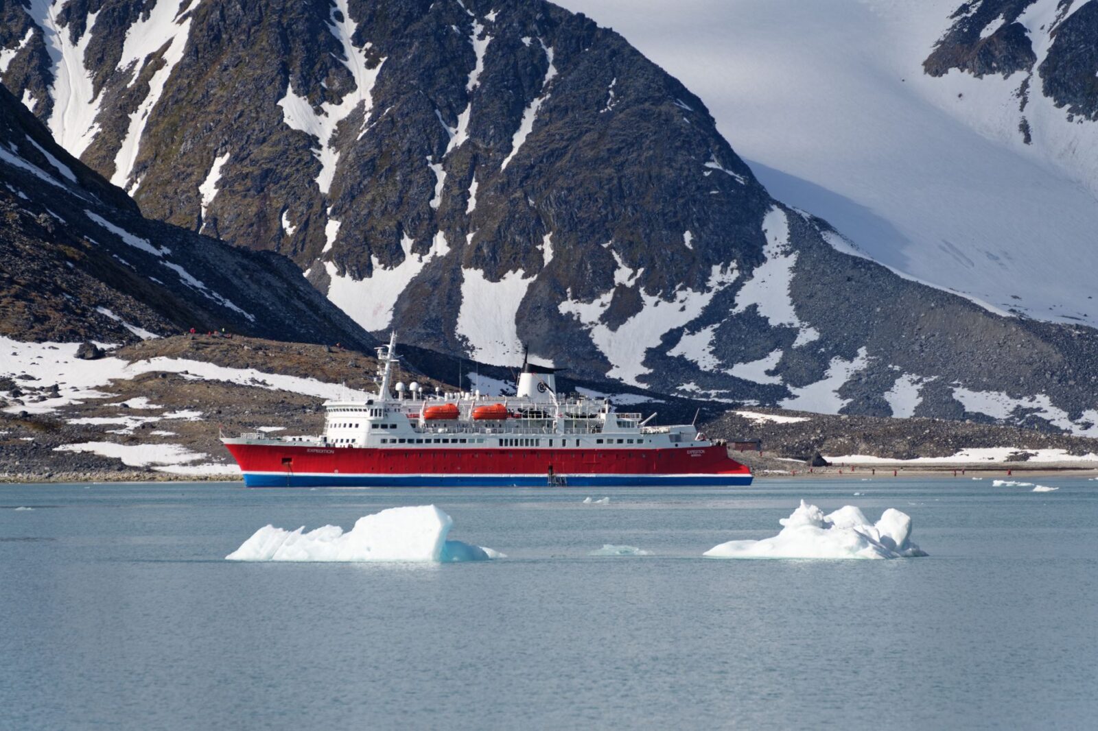 Alaska Cruise vs Caribbean Cruise Which Should You Choose — Updated Guide - Photo by Gu Bra on Pexels
