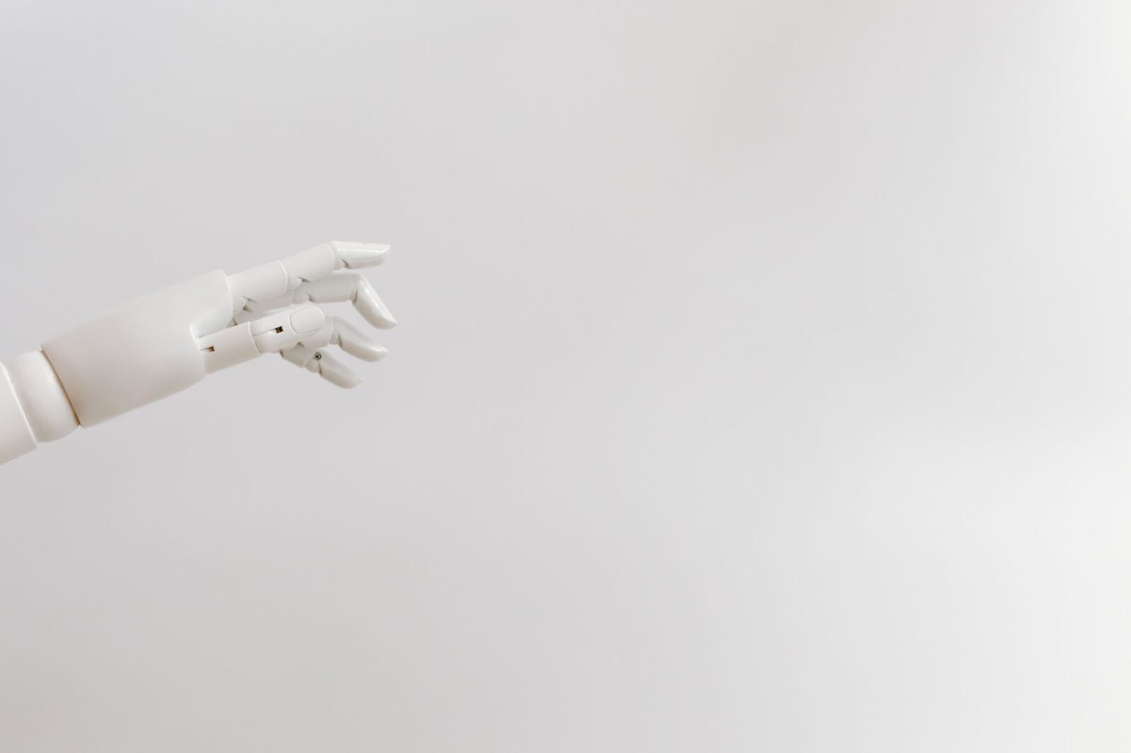 AI Is Eroding the OTA’s First-Click Advantage — Here’s How Hotels Can Win It Back - Photo by Tara Winstead on Pexels