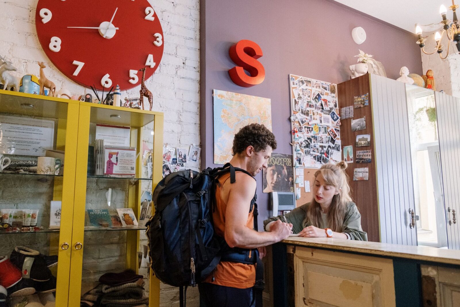 Budget Travel Hacks How to Travel the World on $50 a Day - Photo by cottonbro studio on Pexels