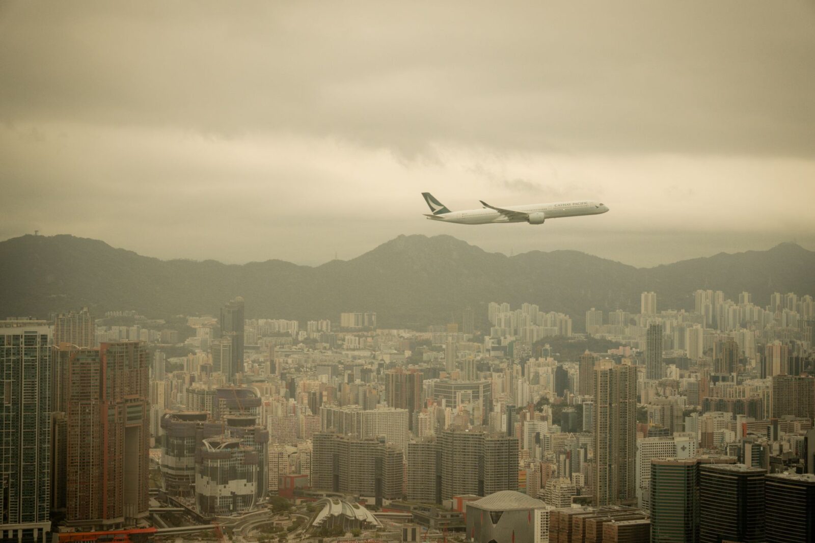 Cathay Pacific CEO: Summer Demand Is Holding Up Despite Fuel Price Shock - Photo by Derek Xing on Pexels