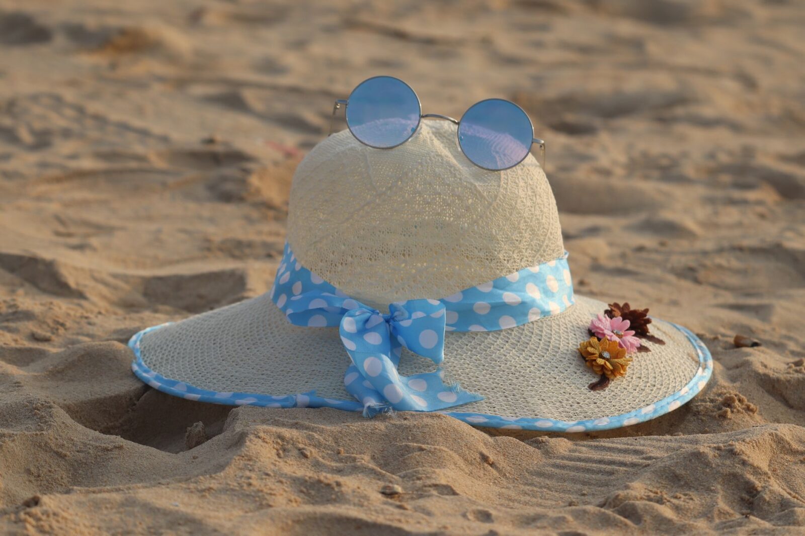 A Hat Clip Is the Genius Travel Accessory You Didn't Know You Needed - Photo by Pexels User on Pexels