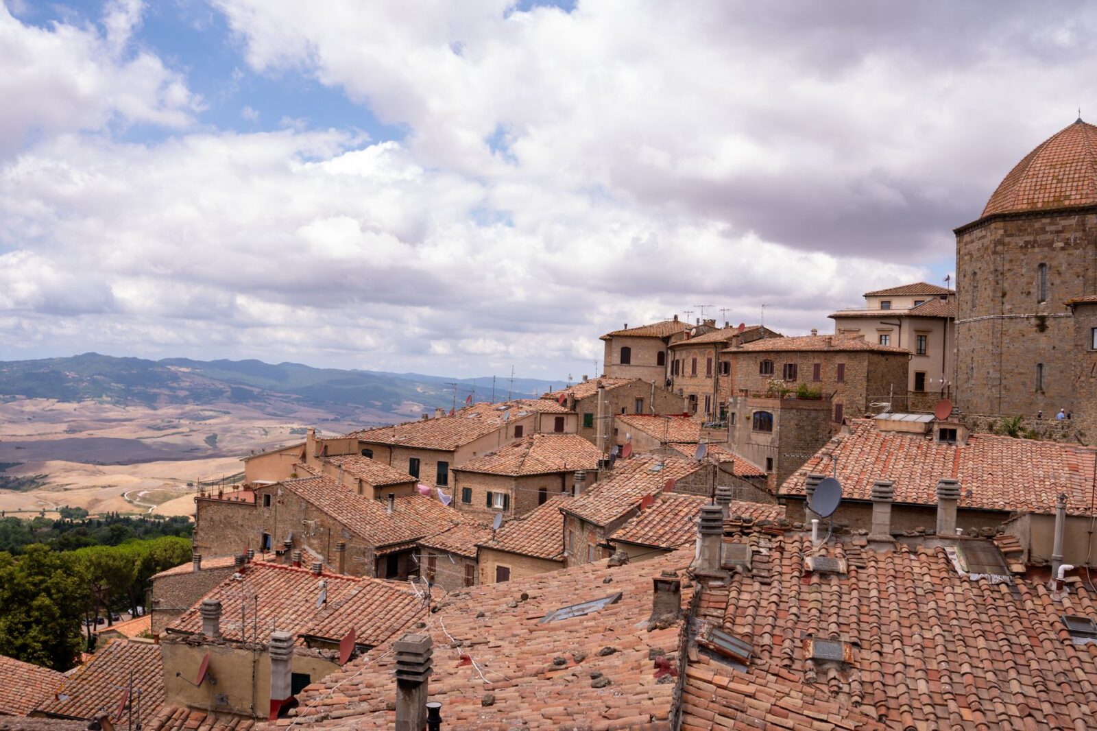 Countries That Pay You to Visit Them in 2026 — Updated Guide - Photo by Oskar Gross on Pexels