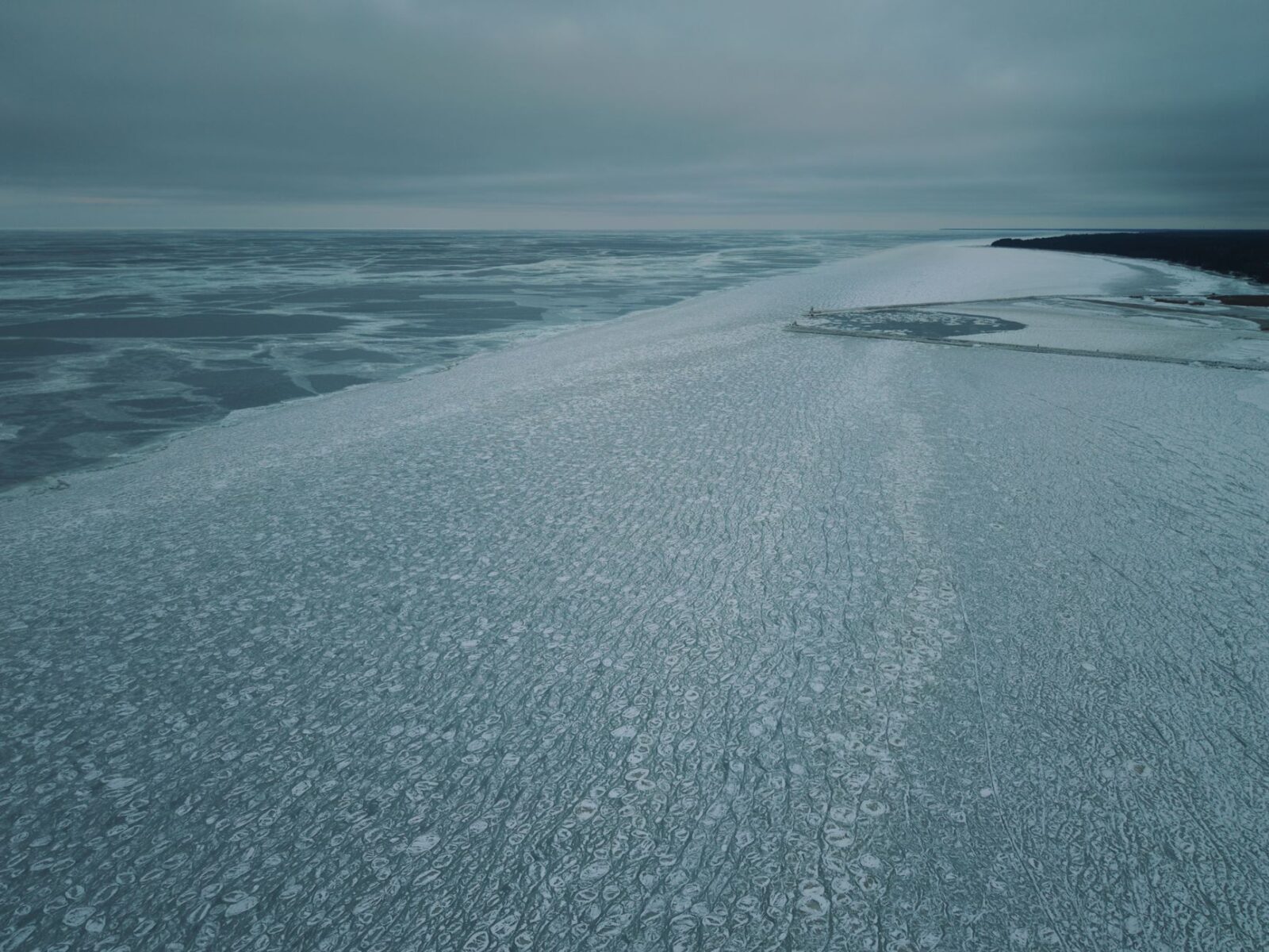 Iceland in Winter Northern Lights Road Trips and Hot Springs - Photo by Lorete M on Pexels