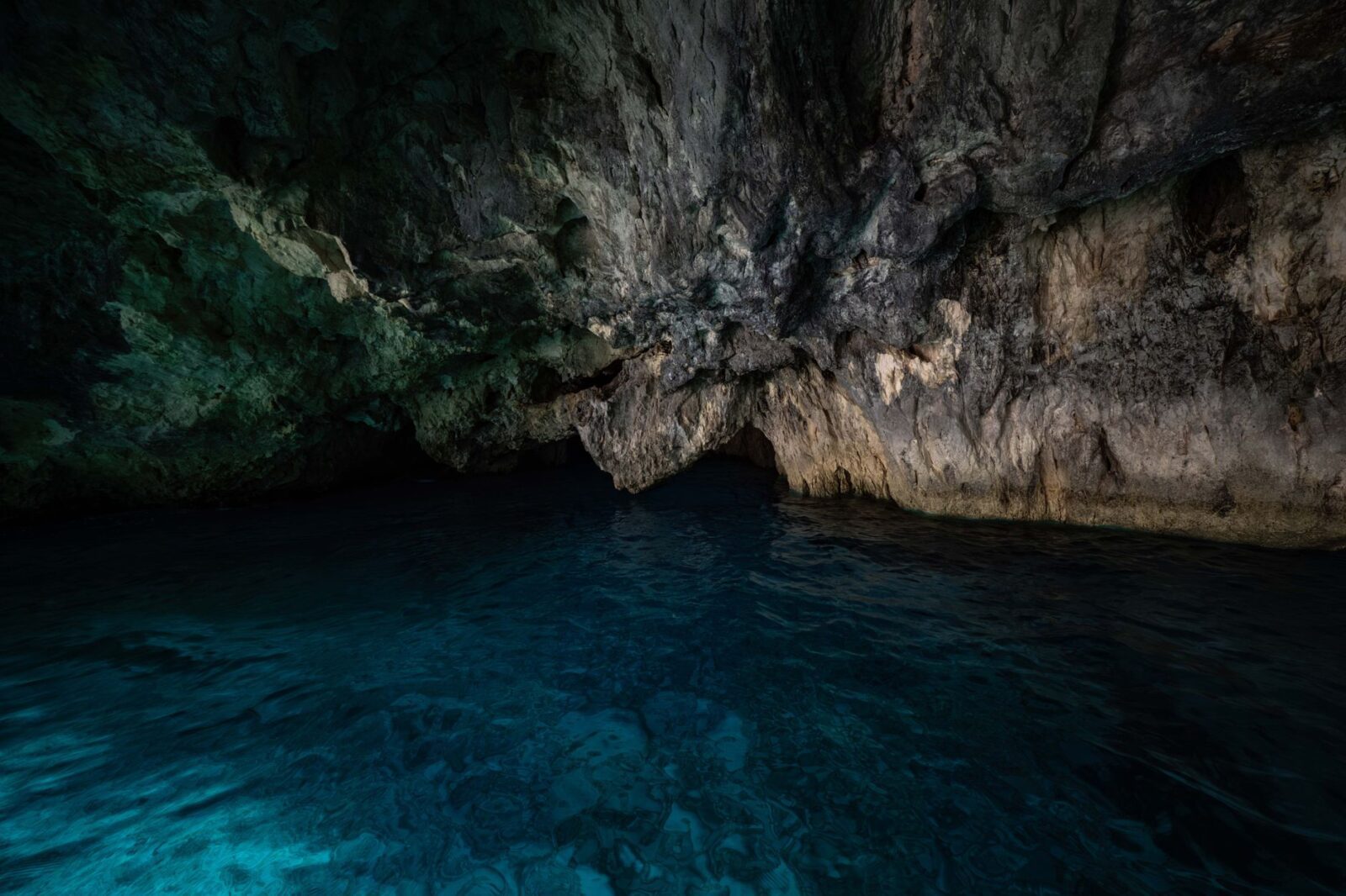 Mysterious Facts About the Bermuda Triangle That Baffle Scientists — Updated Guide - Photo by Francesco Ungaro on Pexels