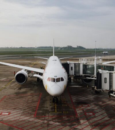 flight travel insurance - Photo by K on Pexels